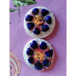 Two flower buttons