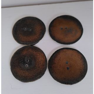 4 porcelain buttons