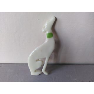 White greyhound/whippet brooch